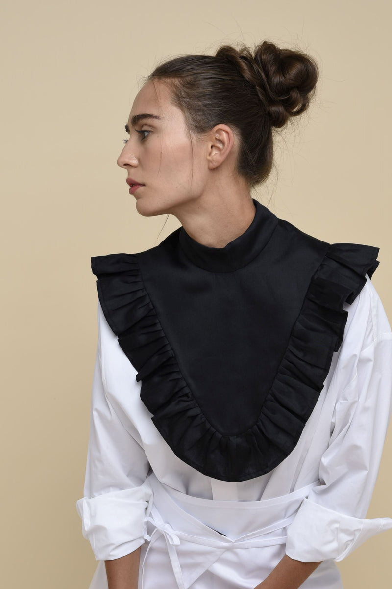 TRIANGULAR COLLAR - BLACK