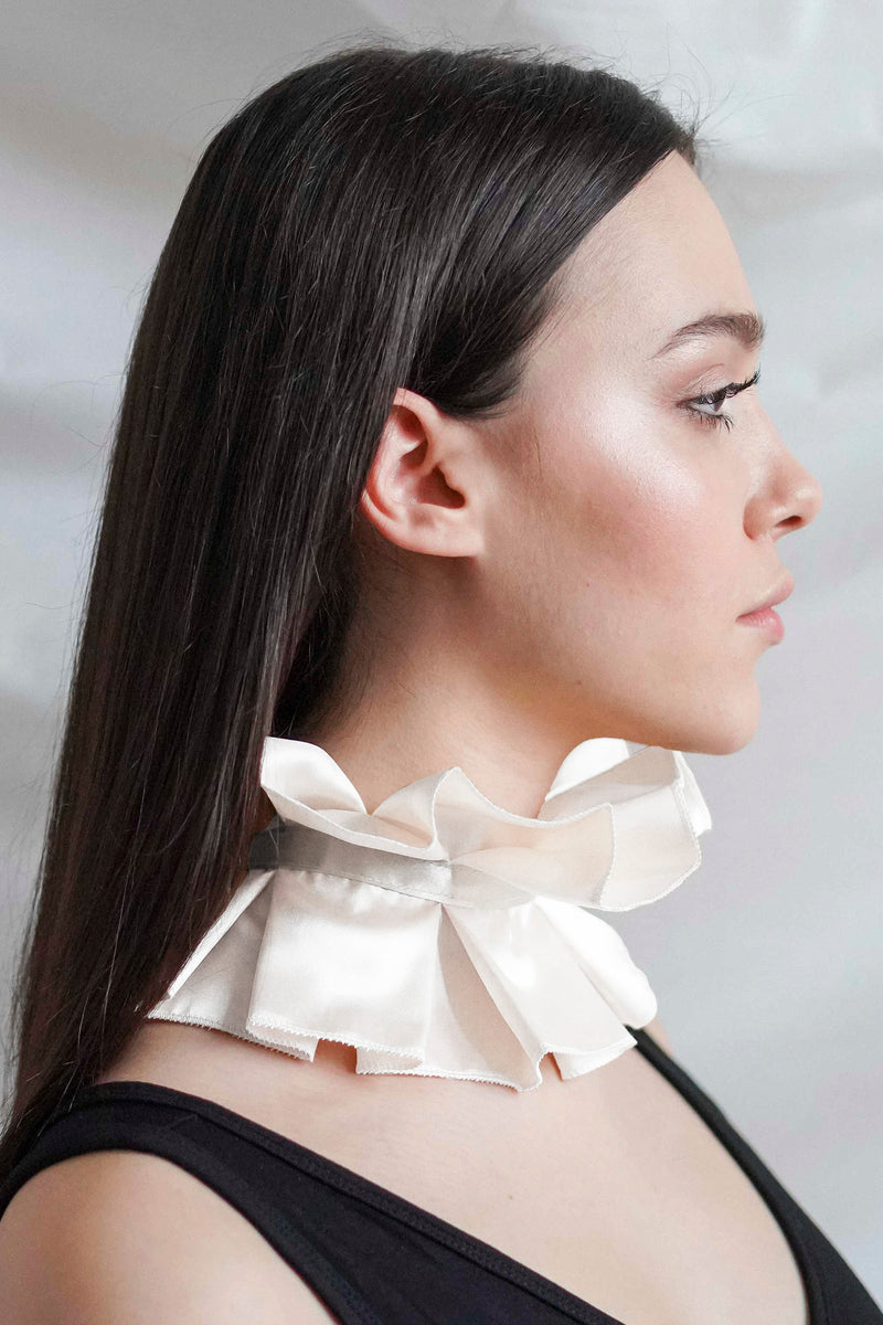 RUFFLE COLLAR - PREORDER WHITE (7 days)