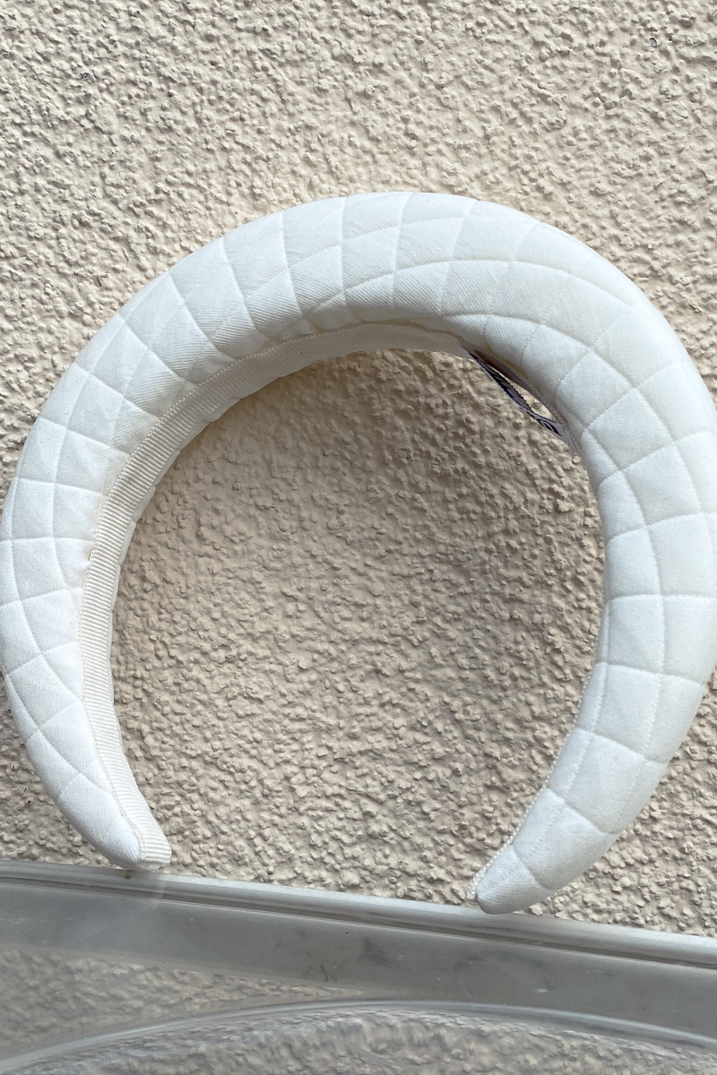 QUILTED HEADBAND - WHITE